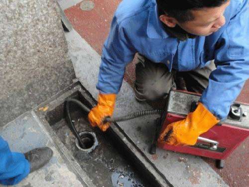 察哈尔右翼中疏通下水道