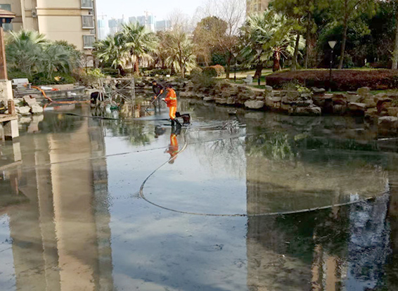 察哈尔右翼中景观池淤泥清理