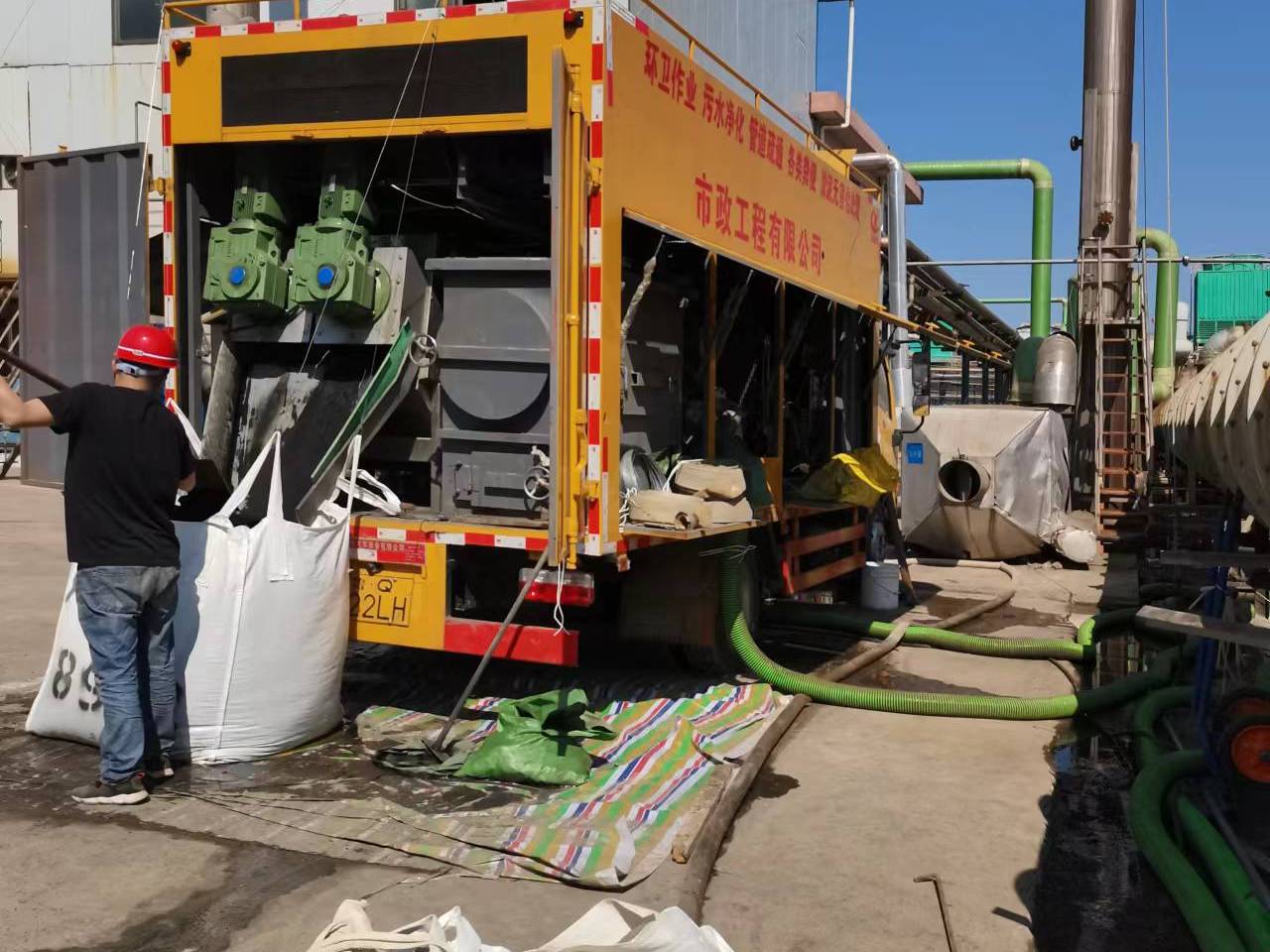 察哈尔右翼中淤泥压干处理