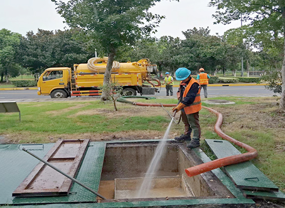 察哈尔右翼中化油池清理