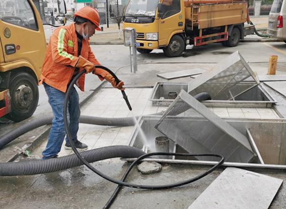 察哈尔右翼中隔油池清理